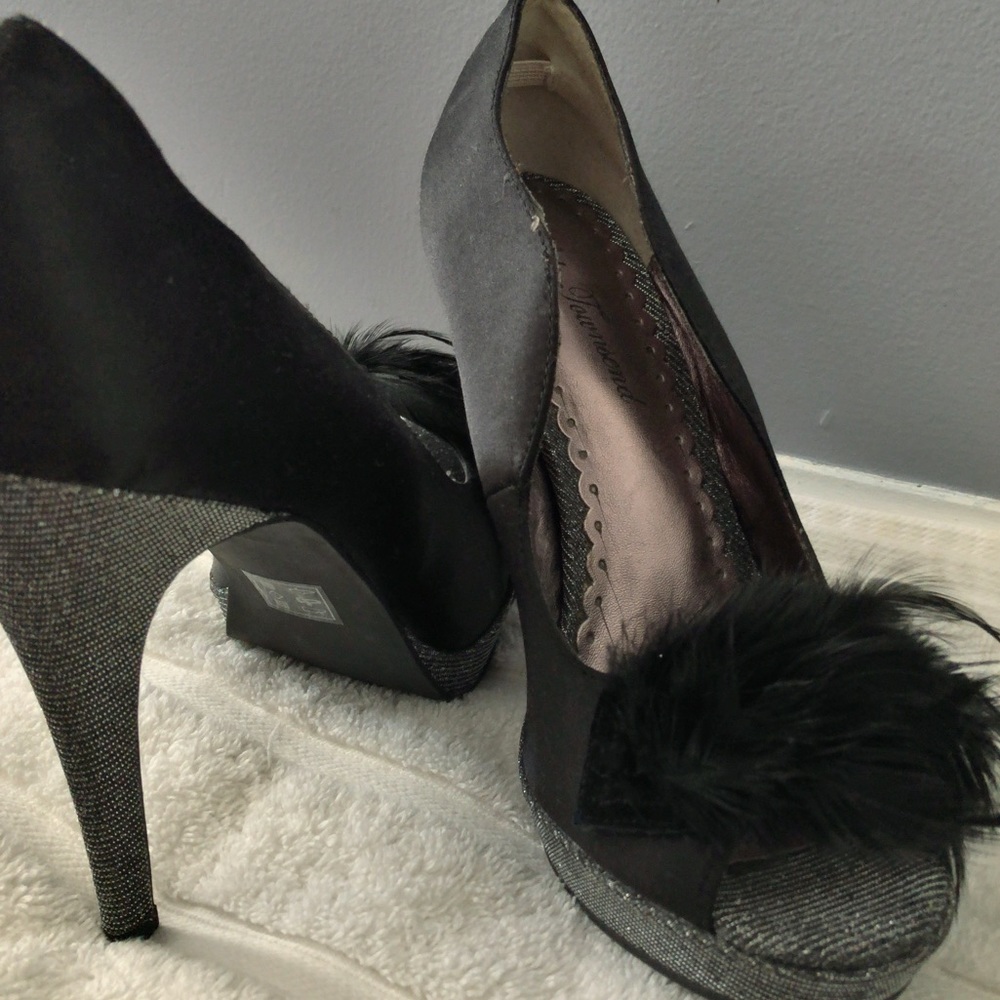 Lulu Townsend Black Feather Pumps